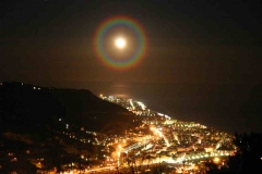 ventimiglia con sullo sfondo la luna